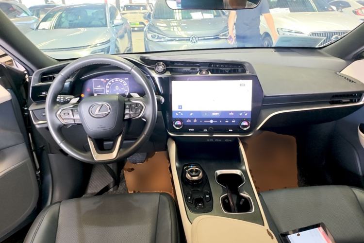 Used Lexus RZ 2023 450e All-Wheel Drive Luxury Edition Center Console