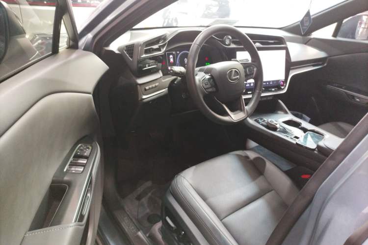Used Lexus RZ 2023 450e All-Wheel Drive Luxury Edition Driver Seat