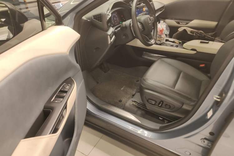 Used Lexus RZ 2023 450e All-Wheel Drive Luxury Edition Driver Seat