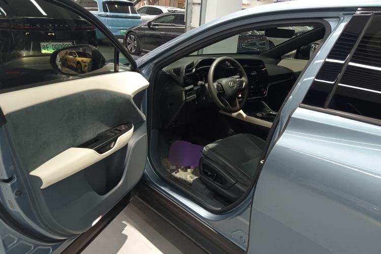 Used Lexus RZ 2023 450e All-Wheel-Drive Luxury Edition Driver Seat