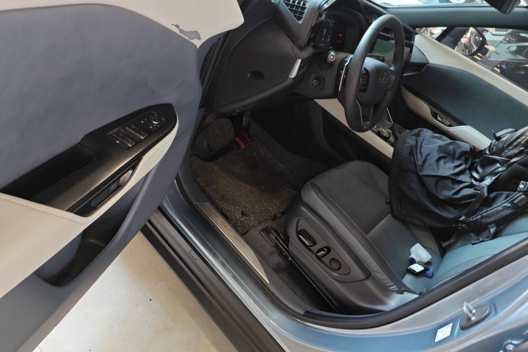 Used Lexus RZ 2023 450e All-Wheel Drive Luxury Edition Driver Seat