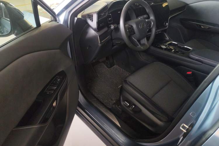 Used Lexus RZ 2023 450e All-Wheel-Drive Long-Range Version Driver Seat