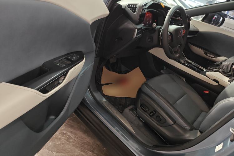 Used Lexus RZ 2023 450e All-Wheel Drive Luxury Edition Driver Seat