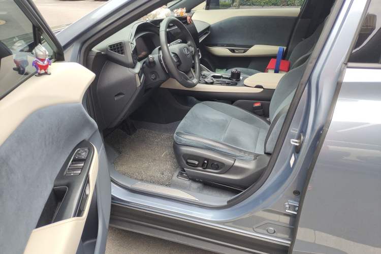 Used Lexus RZ 2023 450e All-Wheel-Drive Luxury Edition Driver Seat