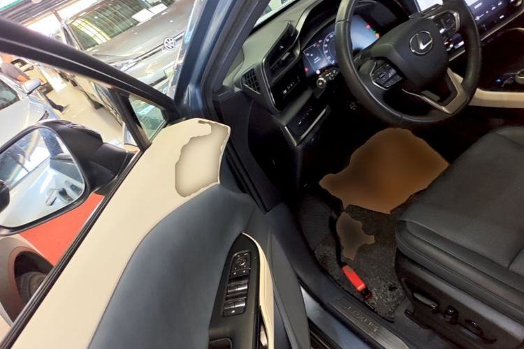 Used Lexus RZ 2023 450e All-Wheel Drive Luxury Edition Driver Seat