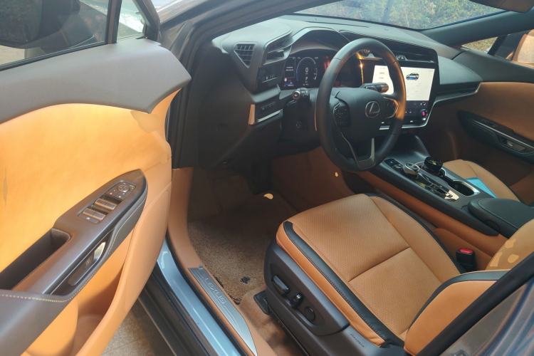 Used Lexus RZ 2023 450e All-Wheel Drive Luxury Edition Driver Seat