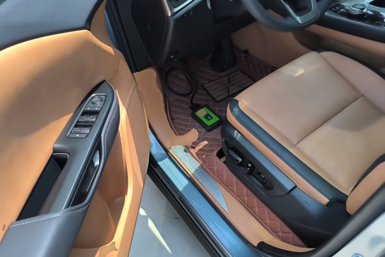 Used Lexus RZ 2023 450e All-Wheel Drive Luxury Edition Driver Seat