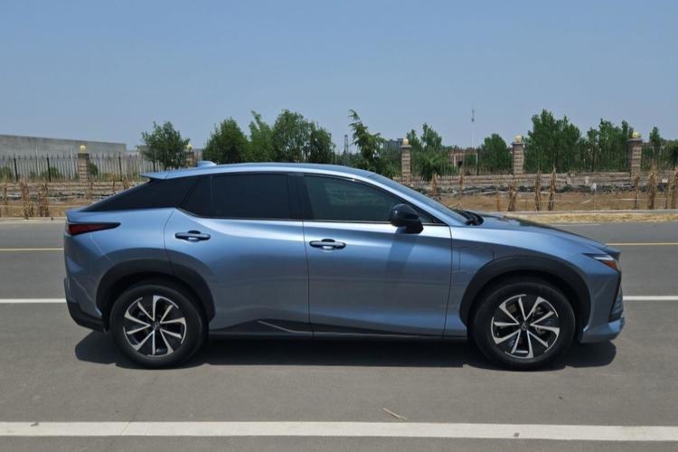 Used Lexus RZ 2023 450e All-Wheel-Drive Long-Range Version Exterior 3