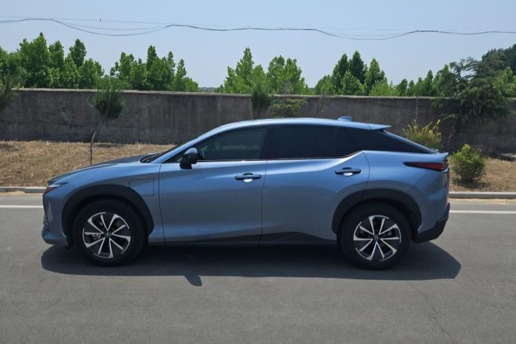 Used Lexus RZ 2023 450e All-Wheel-Drive Long-Range Version Exterior 4