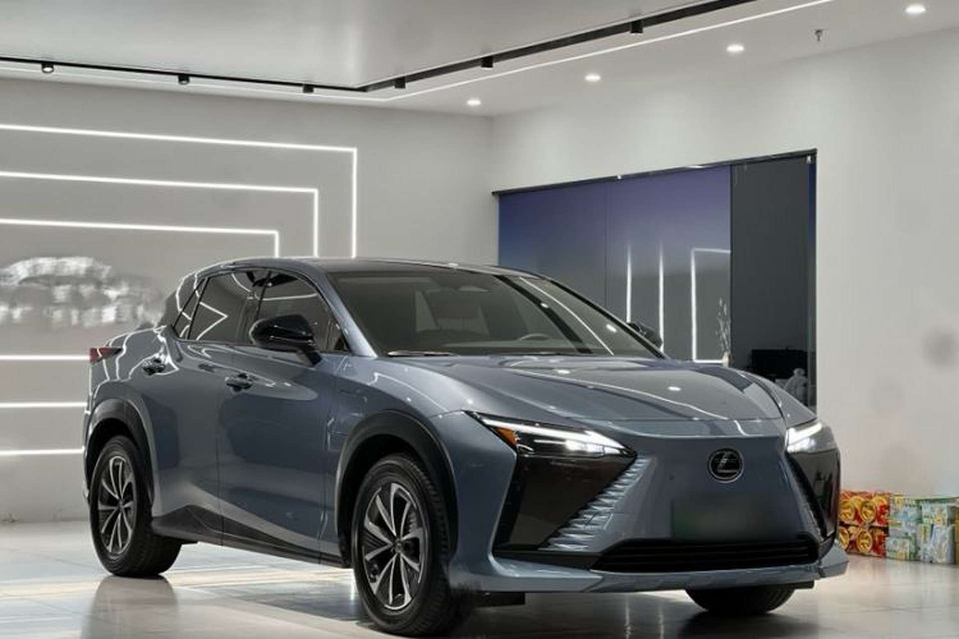 Used Lexus RZ 2023 450e All-Wheel Drive Luxury Edition Exterior 4
