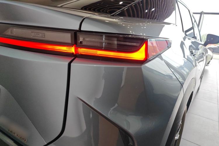 Used Lexus RZ 2023 450e All-Wheel Drive Luxury Edition Exterior 6