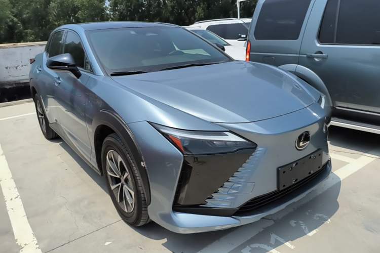 Used Lexus RZ 2023 450e All-Wheel Drive Luxury Edition Front Right 45 Deg