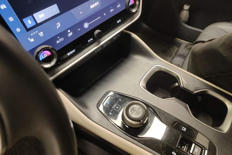 Used Lexus RZ 2023 450e All-Wheel Drive Luxury Edition Gear Lever