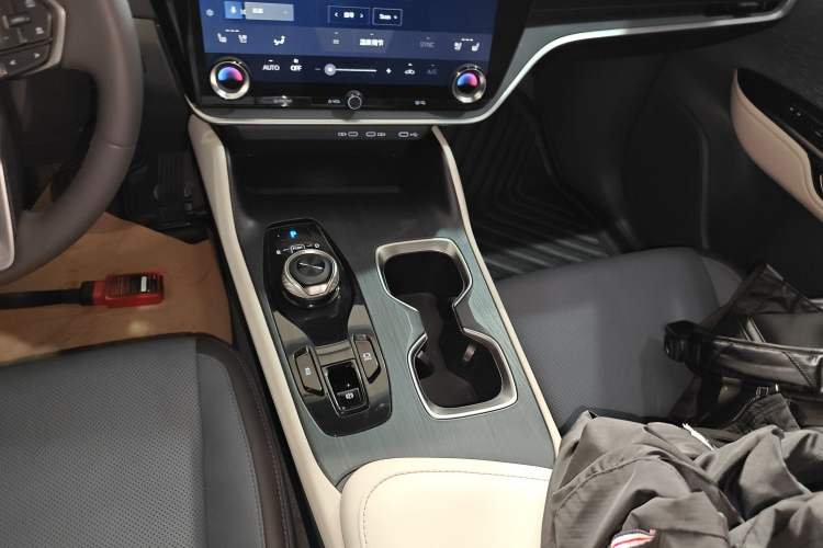 Used Lexus RZ 2023 450e All-Wheel Drive Luxury Edition Gear Lever