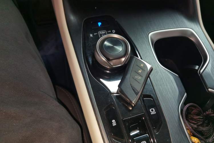 Used Lexus RZ 2023 450e All-Wheel Drive Luxury Edition Gear Lever