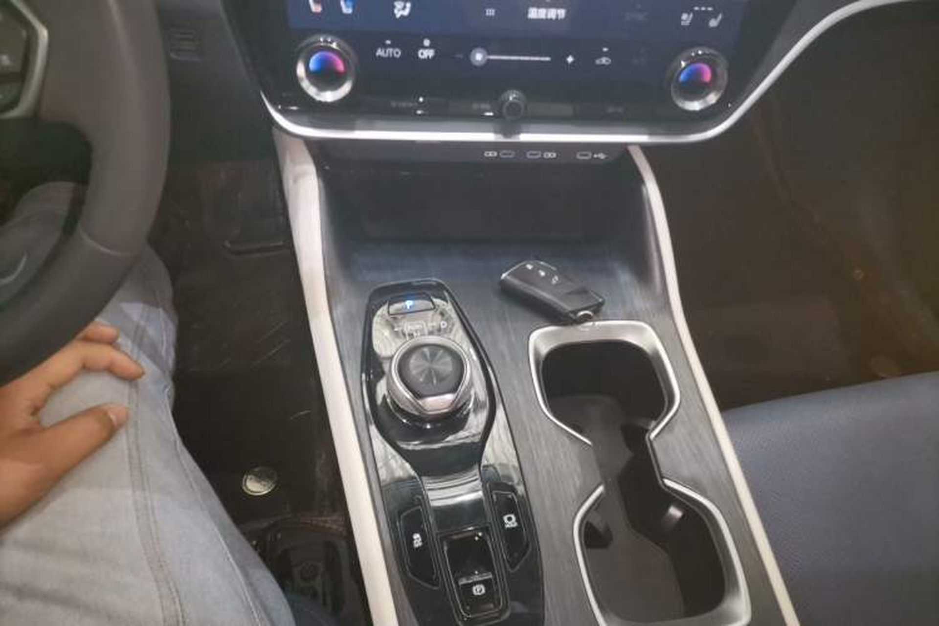 Used Lexus RZ 2023 450e All-Wheel Drive Luxury Edition Gear Lever