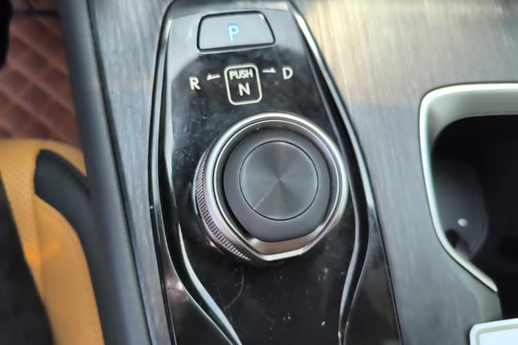 Used Lexus RZ 2023 450e All-Wheel Drive Luxury Edition Gear Lever
