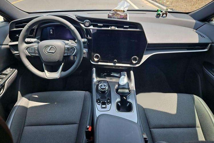 Used Lexus RZ 2023 450e All-Wheel-Drive Long-Range Version Interior 1