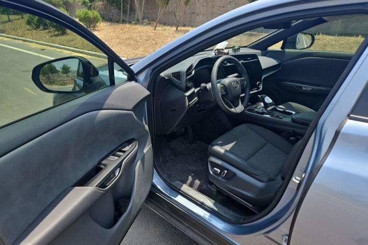 Used Lexus RZ 2023 450e All-Wheel-Drive Long-Range Version Interior 2