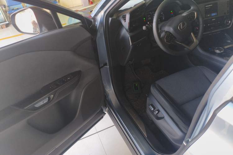 Used Lexus RZ 2023 450e All-Wheel Drive Luxury Edition Interior 3