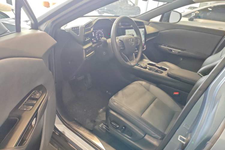 Used Lexus RZ 2023 450e All-Wheel Drive Luxury Edition Interior 3