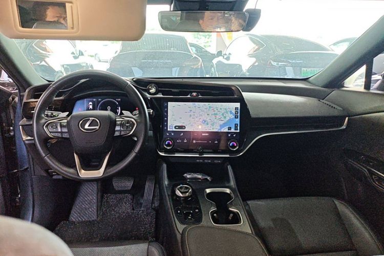 Used Lexus RZ 2023 450e All-Wheel Drive Luxury Edition Interior 3