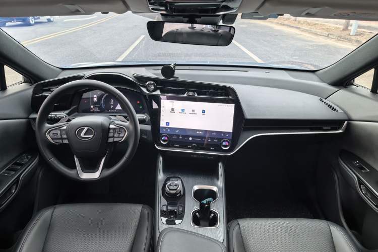 Used Lexus RZ 2023 450e All-Wheel Drive Luxury Edition Interior 5