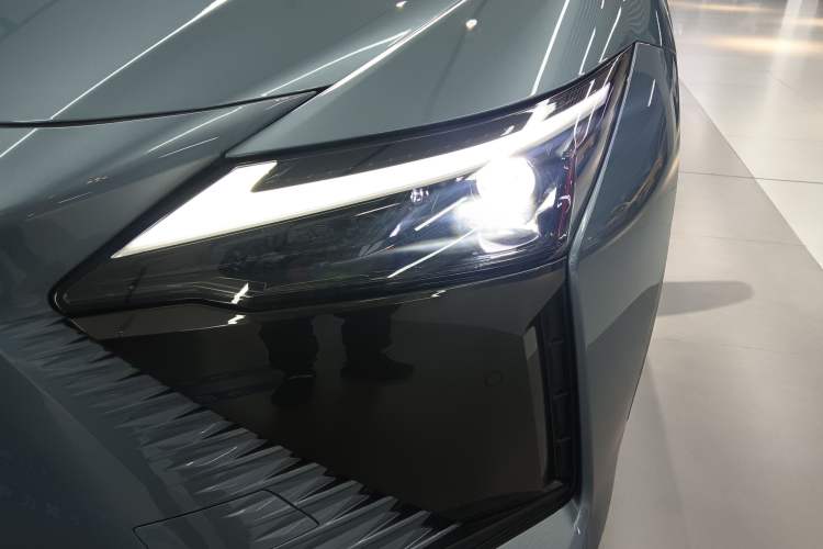 Used Lexus RZ 2023 450e All-Wheel-Drive Luxury Edition Left Front Headlight