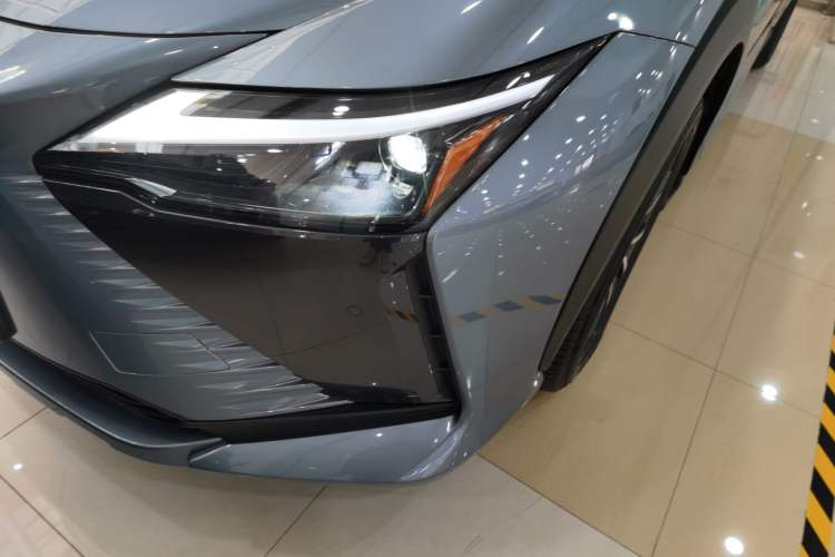 Used Lexus RZ 2023 450e All-Wheel Drive Luxury Edition Left Front Headlight