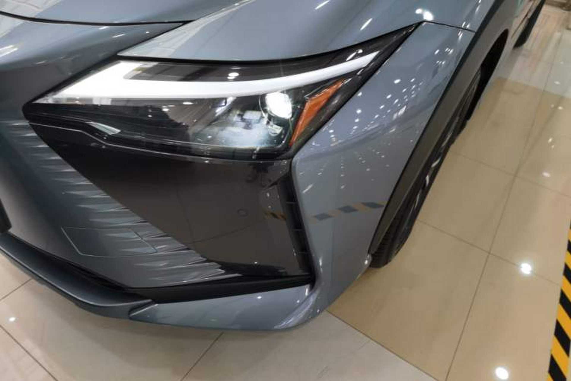 Used Lexus RZ 2023 450e All-Wheel Drive Luxury Edition Left Front Headlight