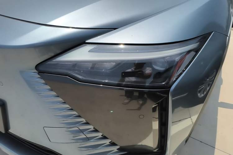 Used Lexus RZ 2023 450e All-Wheel Drive Luxury Edition Left Front Headlight