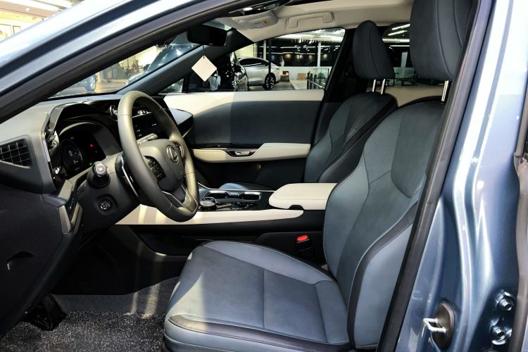 Used Lexus RZ 2023 450e All-Wheel Drive Luxury Edition Left Front Seat
