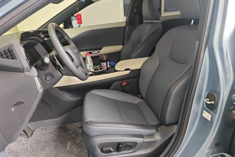 Used Lexus RZ 2023 300e Long-Range Indulgence Edition Left Front Seat