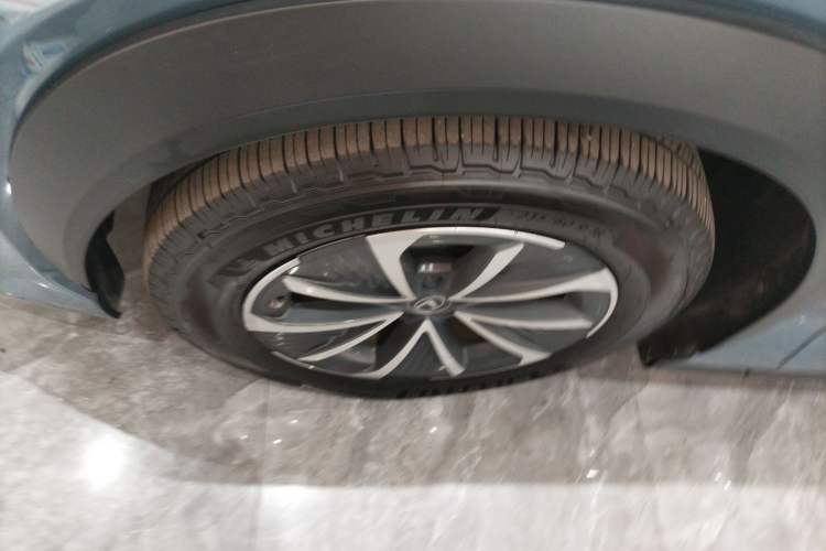 Used Lexus RZ 2023 450e All-Wheel Drive Luxury Edition Left Front Wheel Hub