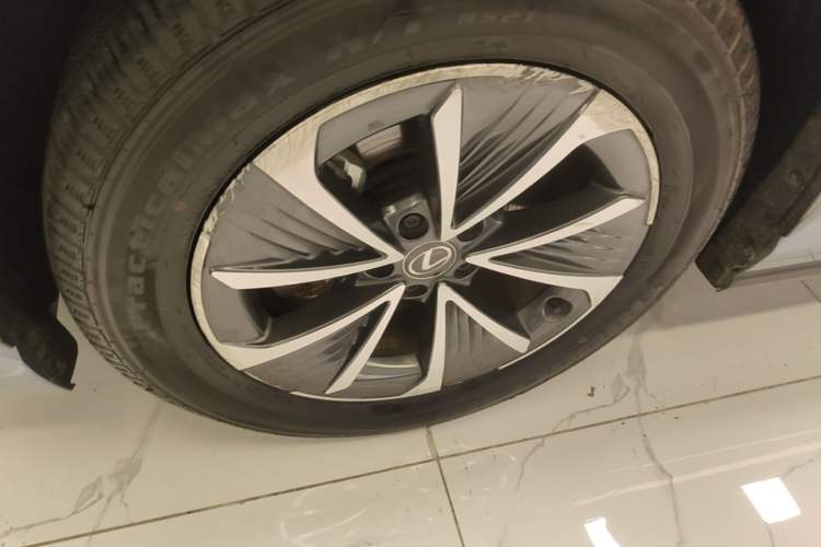 Used Lexus RZ 2023 450e All-Wheel Drive Luxury Edition Left Front Wheel Hub