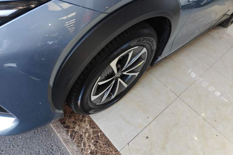 Used Lexus RZ 2023 450e All-Wheel Drive Luxury Edition Left Front Wheel Hub