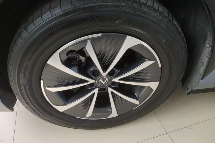 Used Lexus RZ 2023 450e All-Wheel Drive Luxury Edition Left Front Wheel Hub