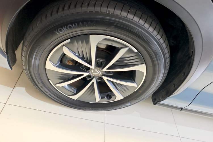 Used Lexus RZ 2023 450e All-Wheel Drive Luxury Edition Left Front Wheel Hub