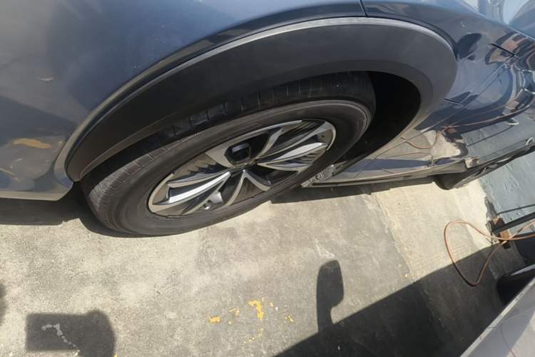 Used Lexus RZ 2023 450e All-Wheel Drive Luxury Edition Left Front Wheel Hub