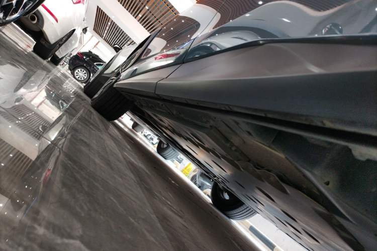 Used Lexus RZ 2023 450e All-Wheel Drive Luxury Edition Left Side Sill