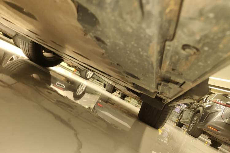 Used Lexus RZ 2023 450e All-Wheel Drive Luxury Edition Left Side Sill