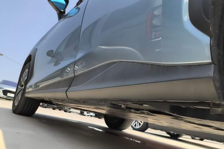 Used Lexus RZ 2023 450e All-Wheel Drive Luxury Edition Left Side Sill