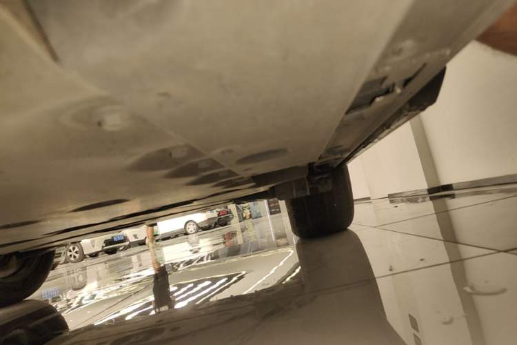 Used Lexus RZ 2023 450e All-Wheel Drive Luxury Edition Left Side Sill