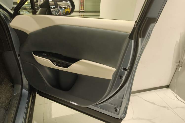 Used Lexus RZ 2023 450e All-Wheel Drive Luxury Edition Right Front Door Interior