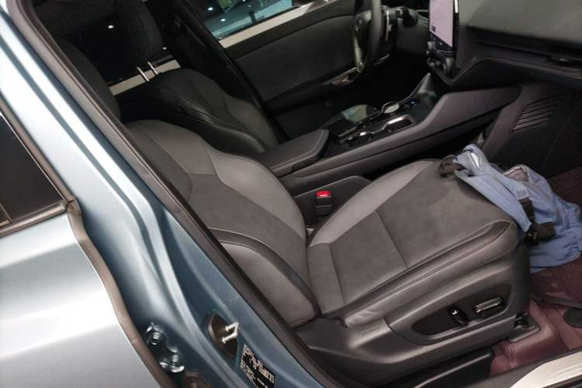 Used Lexus RZ 2023 450e All-Wheel Drive Luxury Edition Right Front Seat