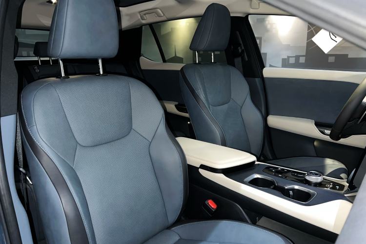 Used Lexus RZ 2023 450e All-Wheel Drive Luxury Edition Right Front Seat