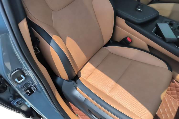 Used Lexus RZ 2023 450e All-Wheel Drive Luxury Edition Right Front Seat