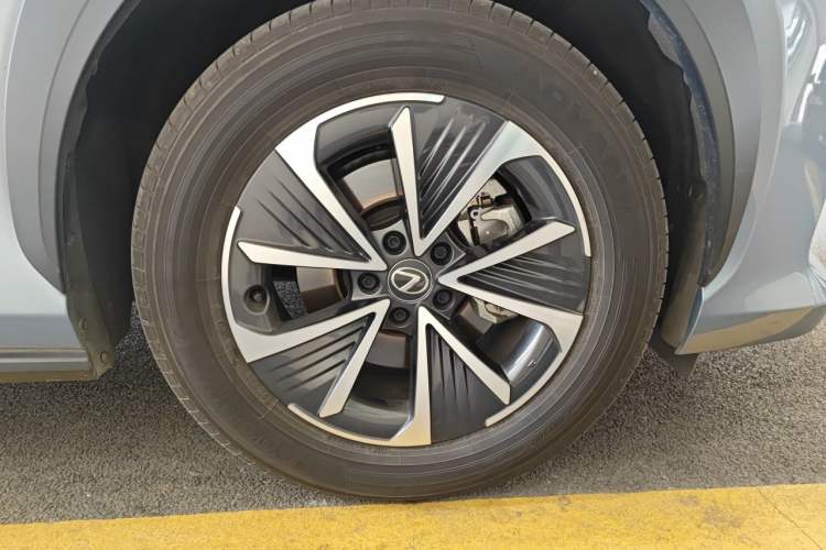 Used Lexus RZ 2023 300e Long-Range Indulgence Edition Right Front Wheel Hub