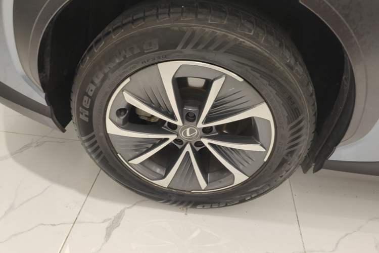 Used Lexus RZ 2023 450e All-Wheel Drive Luxury Edition Right Rear Wheel Hub