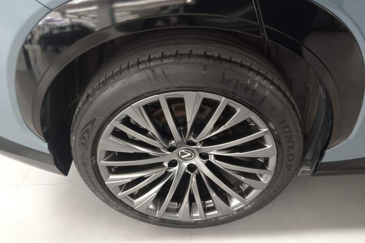 Used Lexus RZ 2023 450e All-Wheel-Drive Luxury Edition Right Rear Wheel Hub